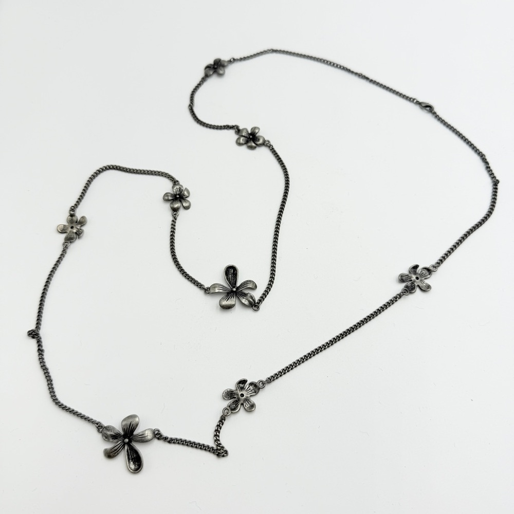 Vintage Silver-Tone Floral Layered Chain Necklace – Statement Flower Design - Picture 5 of 9